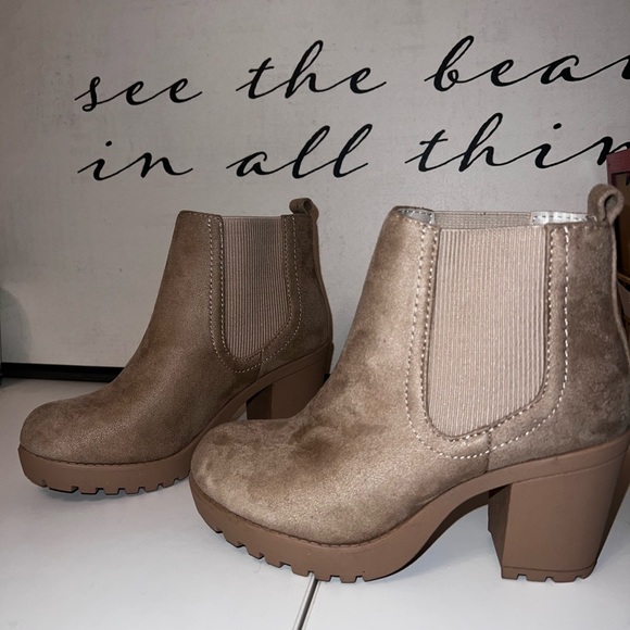 Brand new never worn Soda tan suede Booties - Picture 2 of 11